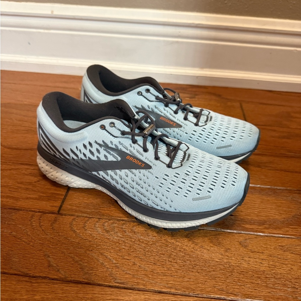 Brooks Ghost 7.5 light blue and tan. New